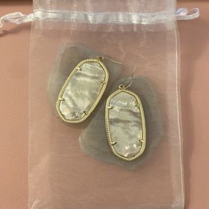 Kendra Scott Danielle Gold Statement Earrings in Mother of Pearl